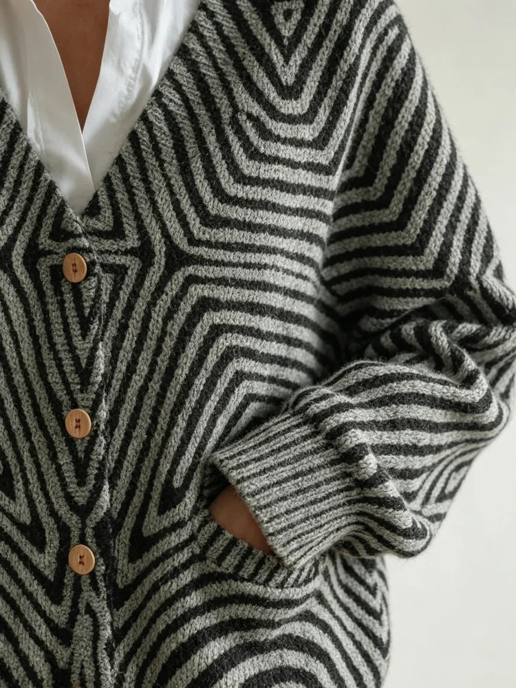 Women's Printed Knitted Cardigan, Featuring a Retro Ethnic Style Design with Diagonal Geometric Patterns, Is Suitable for Daily Casual Wear in Spring, Autumn and Winter.
