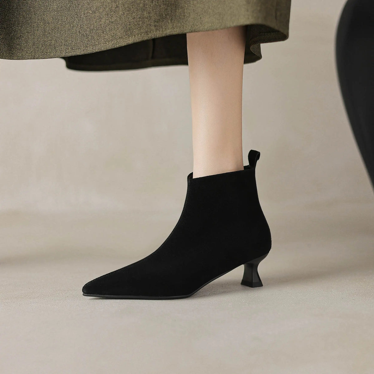 Plus Size 34-43 Cow Suede Pointed Toe Zipper Med Heels Retro Modern Boots Warm Winter Shoes Dating Concise Brand Ins Ankle Boots